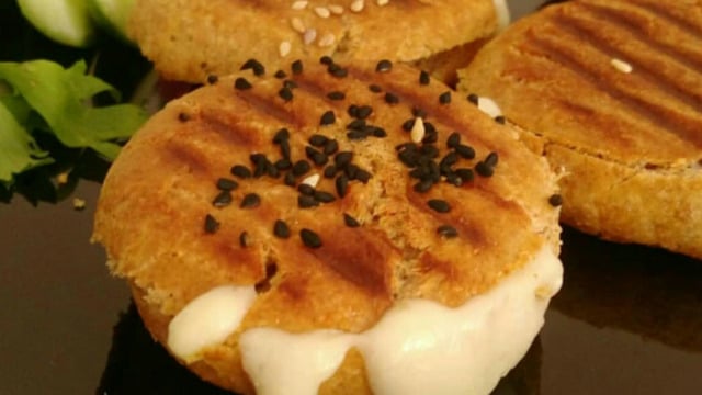 Tost Severlere: Kaşarlı Poğaça Tost