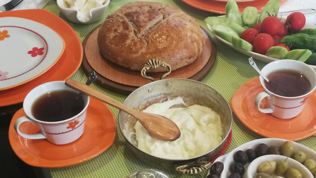 Eşsiz Yöresel Lezzetler: Çökelek Sündürmesi ve Tuzsuz Ekmeği
