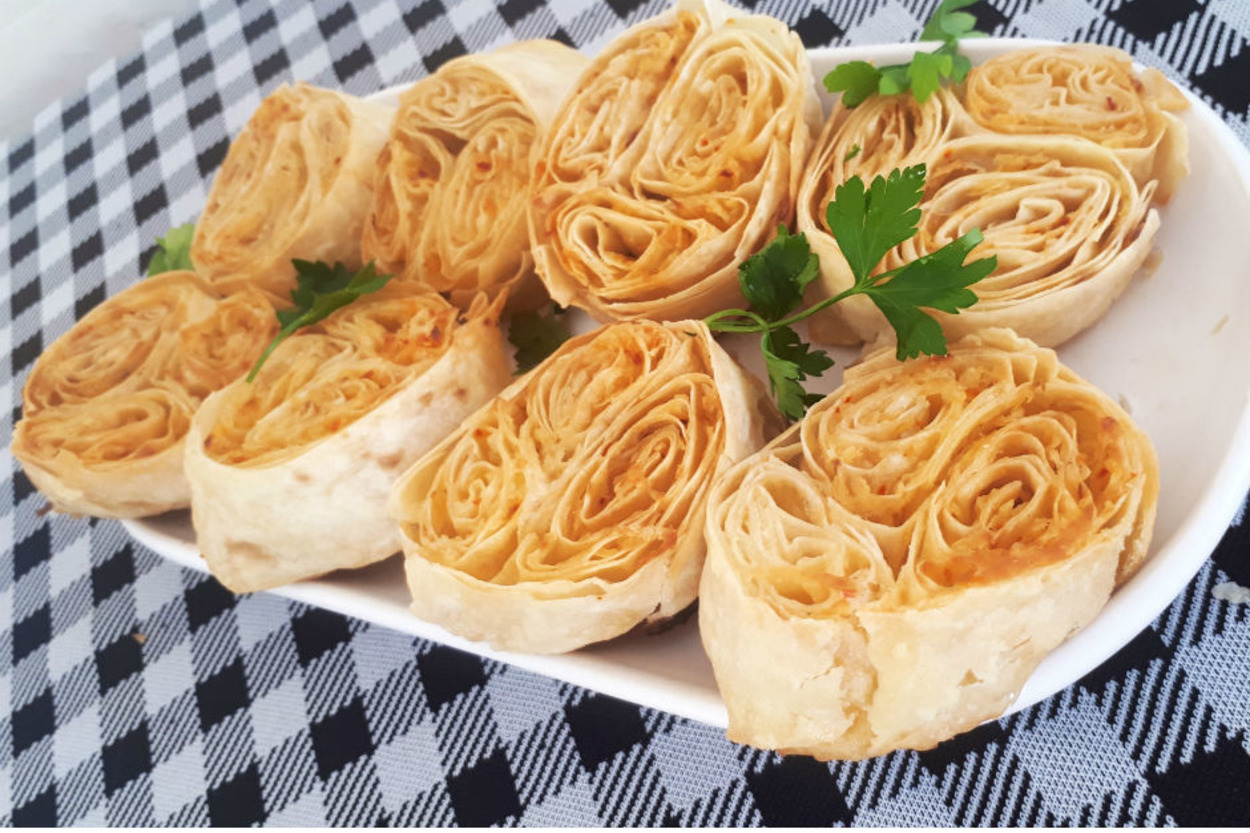 Asla Unutulmayacak Tat: Kahvaltılık Patatesli Üçlü Rulo Börek