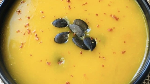 Kışın Keyfi: Kremasız Bal Kabağı Çorbası