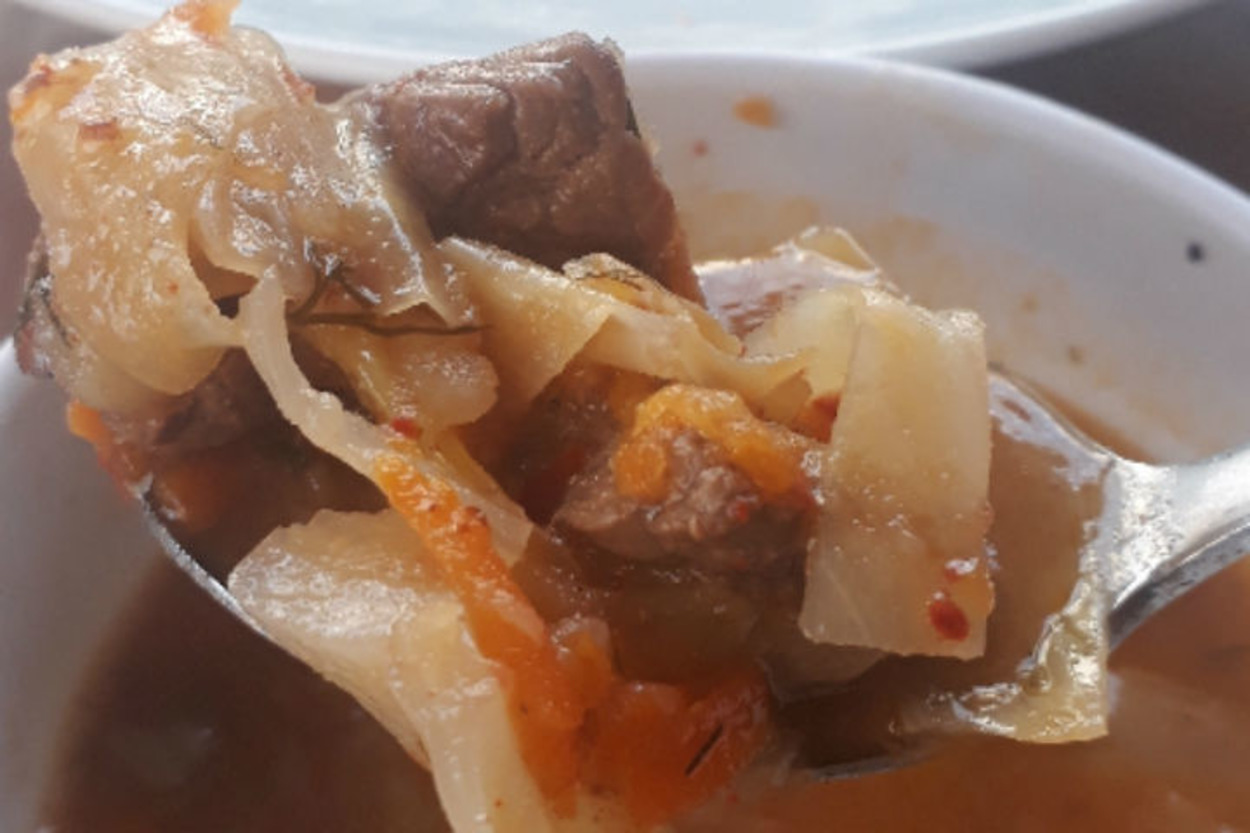 Çok Doyurucu: Etli Lahana Çorbası