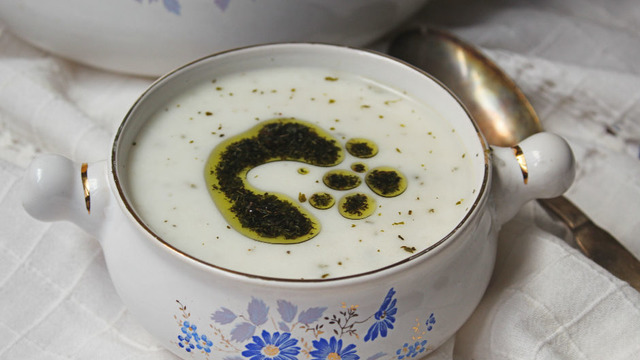 Pürüzsüz Kıvamıyla: Yumurtasız Yoğurt Çorbası