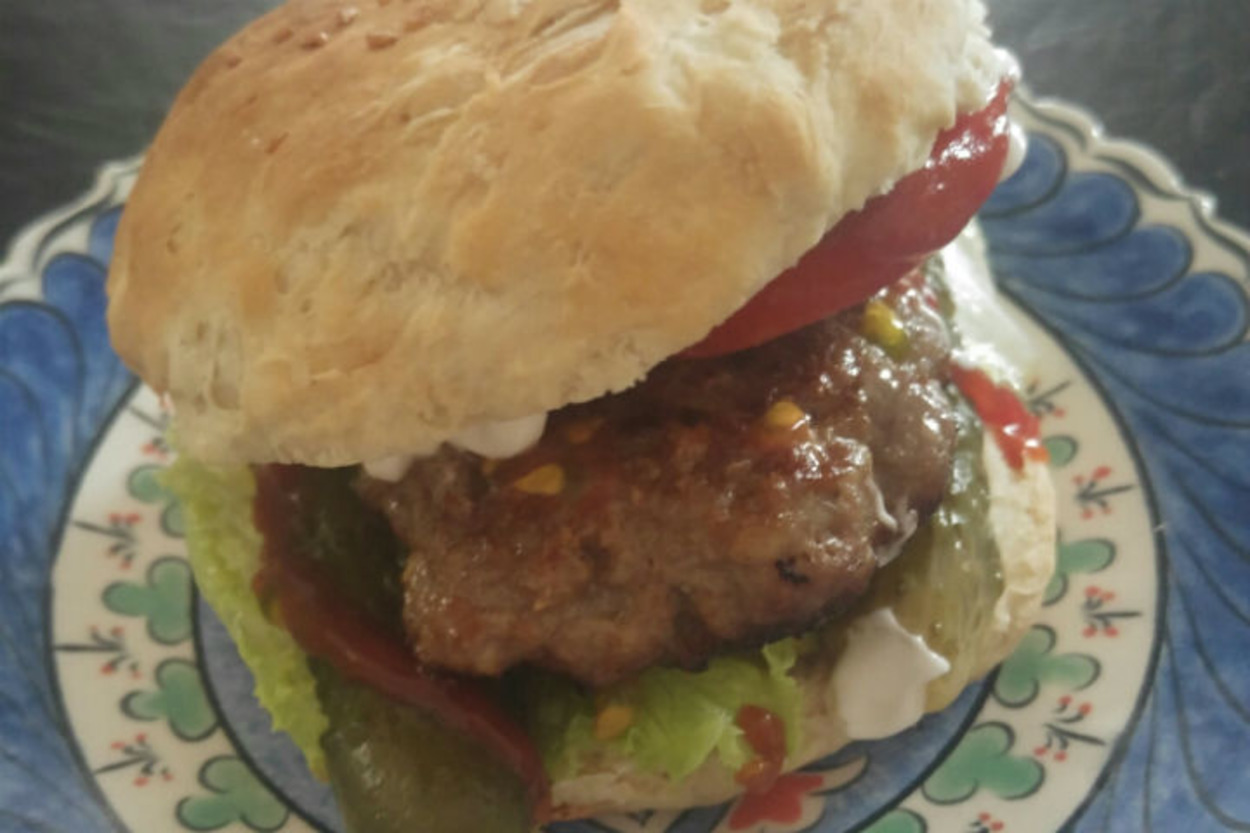 Malzemeleri Hazırlayın: Ev Yapımı Hamburger