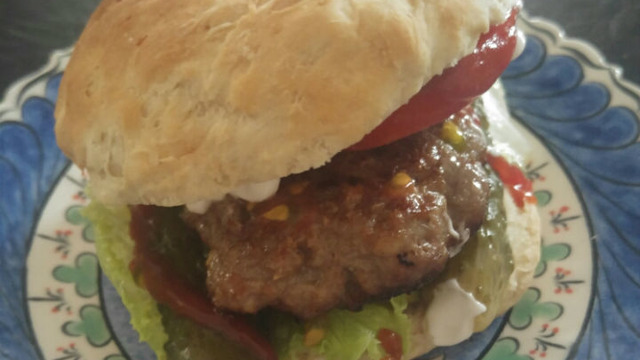 Malzemeleri Hazırlayın: Ev Yapımı Hamburger