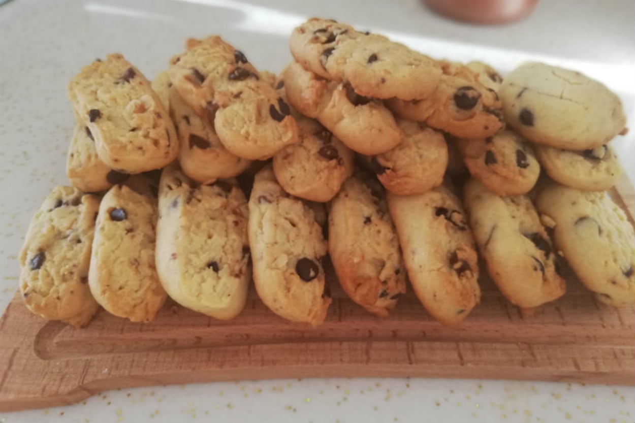 Birbirini Tamamlayan: Çikolatalı ve Fındıklı Kurabiye