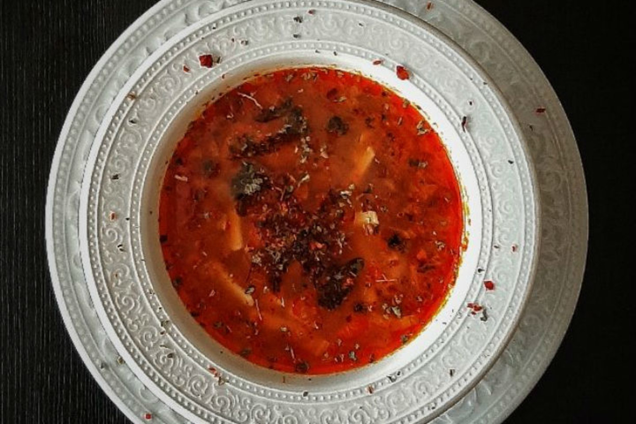 Sıcacık Başlangıç: Erişteli Mercimek Çorbası