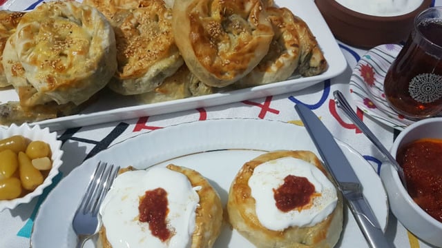 Hazır Yufkadan: Patatesli Kıymalı Gül Böreği
