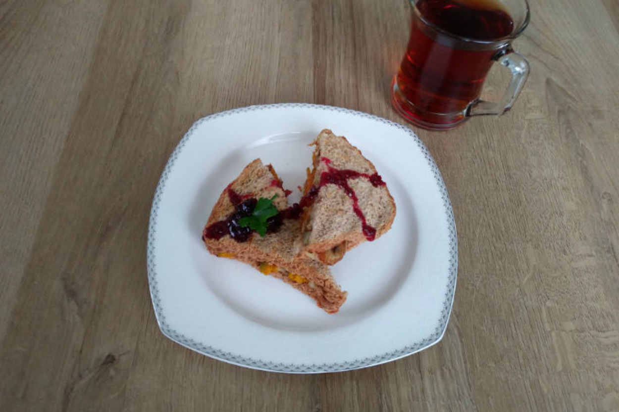 Farklı Bir Dokunuş: Bal Kabaklı ve Muzlu Tost