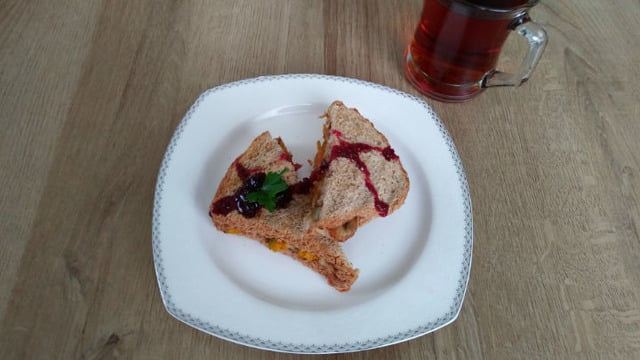 Farklı Bir Dokunuş: Bal Kabaklı ve Muzlu Tost