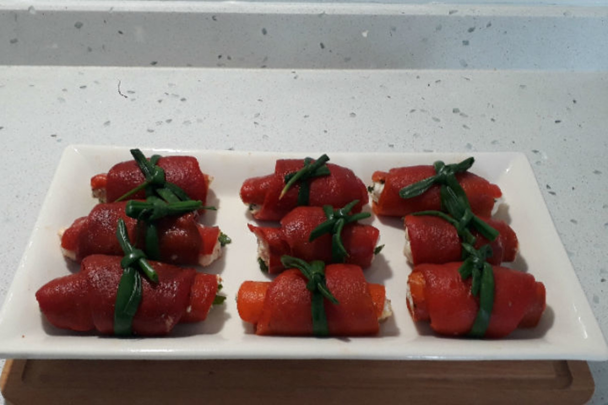 Meze de Olur Kahvaltılık da: Közlenmiş Biber Sarması