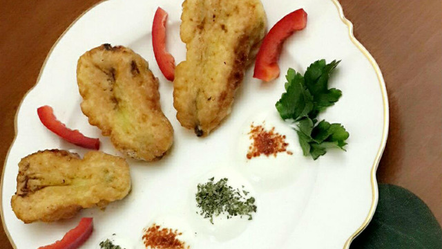 Çok Yakıştı: Pastırmalı Çıtır Kabak Çiçeği Dolması