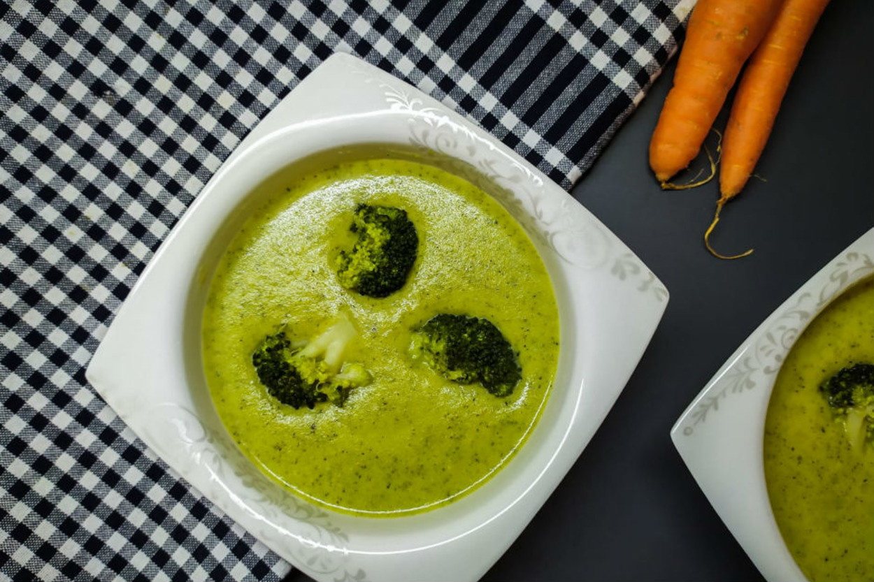 Kase Kase İçmelik: Sütlü Brokoli Çorbası