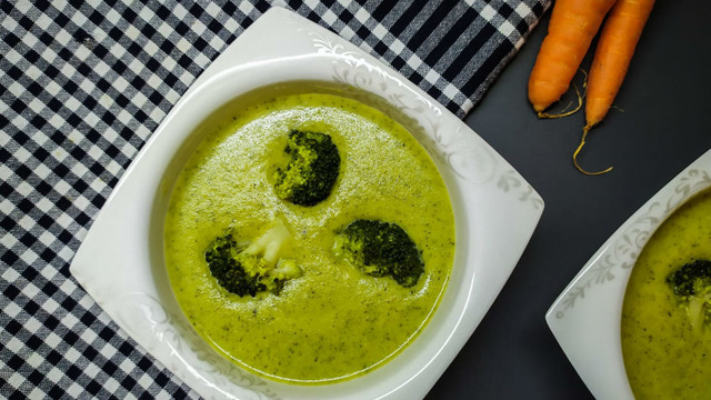 Kase Kase İçmelik: Sütlü Brokoli Çorbası