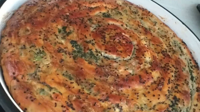 Çok Lezzetli: El Açması Ispanaklı Börek