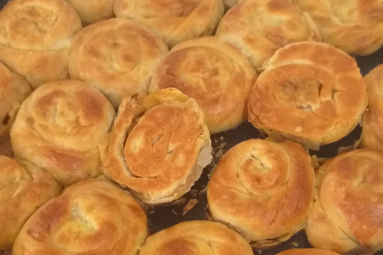Nefis İç Harcıyla: Patlıcanlı El Açması Börek