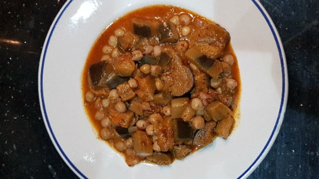 Suyuna Ekmek Banmalık: Nohutlu Patlıcan Yemeği