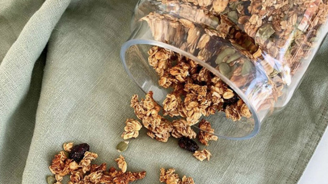 Kavanozda Saklamalık: Ev Yapımı Rafine Şekersiz Granola
