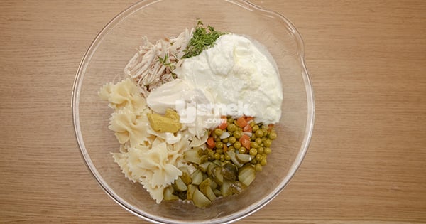 tavuklu-makarna-salatasi1 (1)