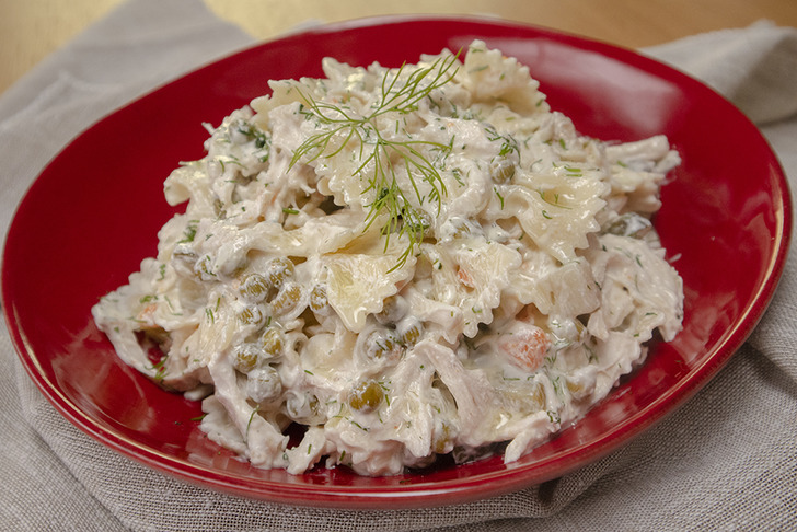 Tavuklu Makarna Salatası Tarifi