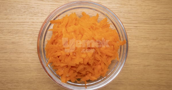 yogurtlu-kabakli-havuc-salatasi2