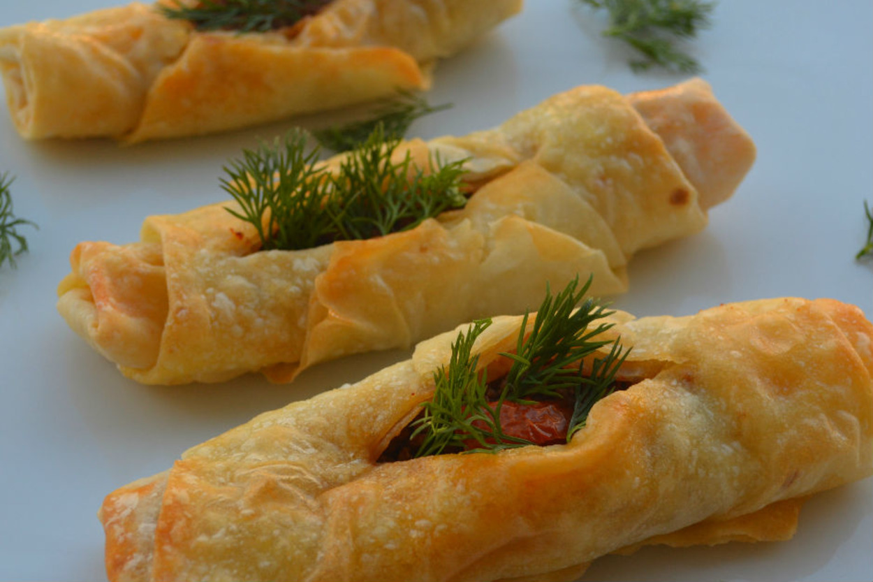 Yemekyolculuğu'ndan: Kıymalı Karnıyarık Börek