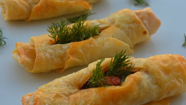Yemekyolculuğu'ndan: Kıymalı Karnıyarık Börek