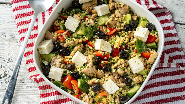 Besleyici ve Doyurucu: Tavuklu Kuskus Salatası