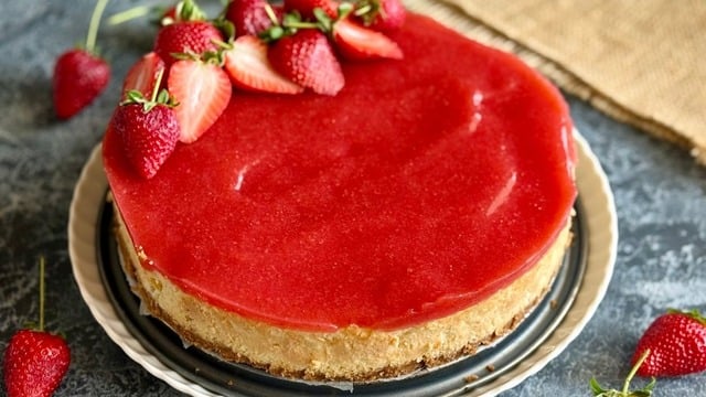Yemeye Kıyamazsın: Çilekli Cheesecake