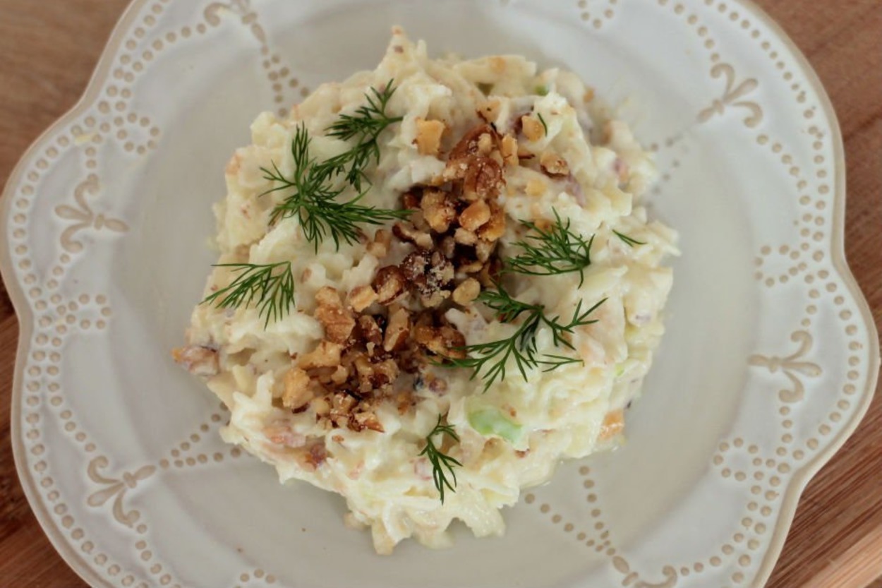 Sağlık Akıyor: Yeşil Elmalı Kereviz Salatası