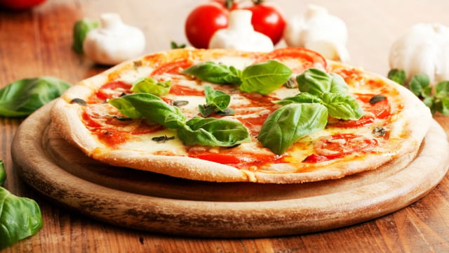 İtalyan Lahmacun: Klasik Pizza