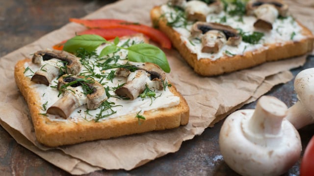 Pratik Gurme: Mantarlı Açık Tost