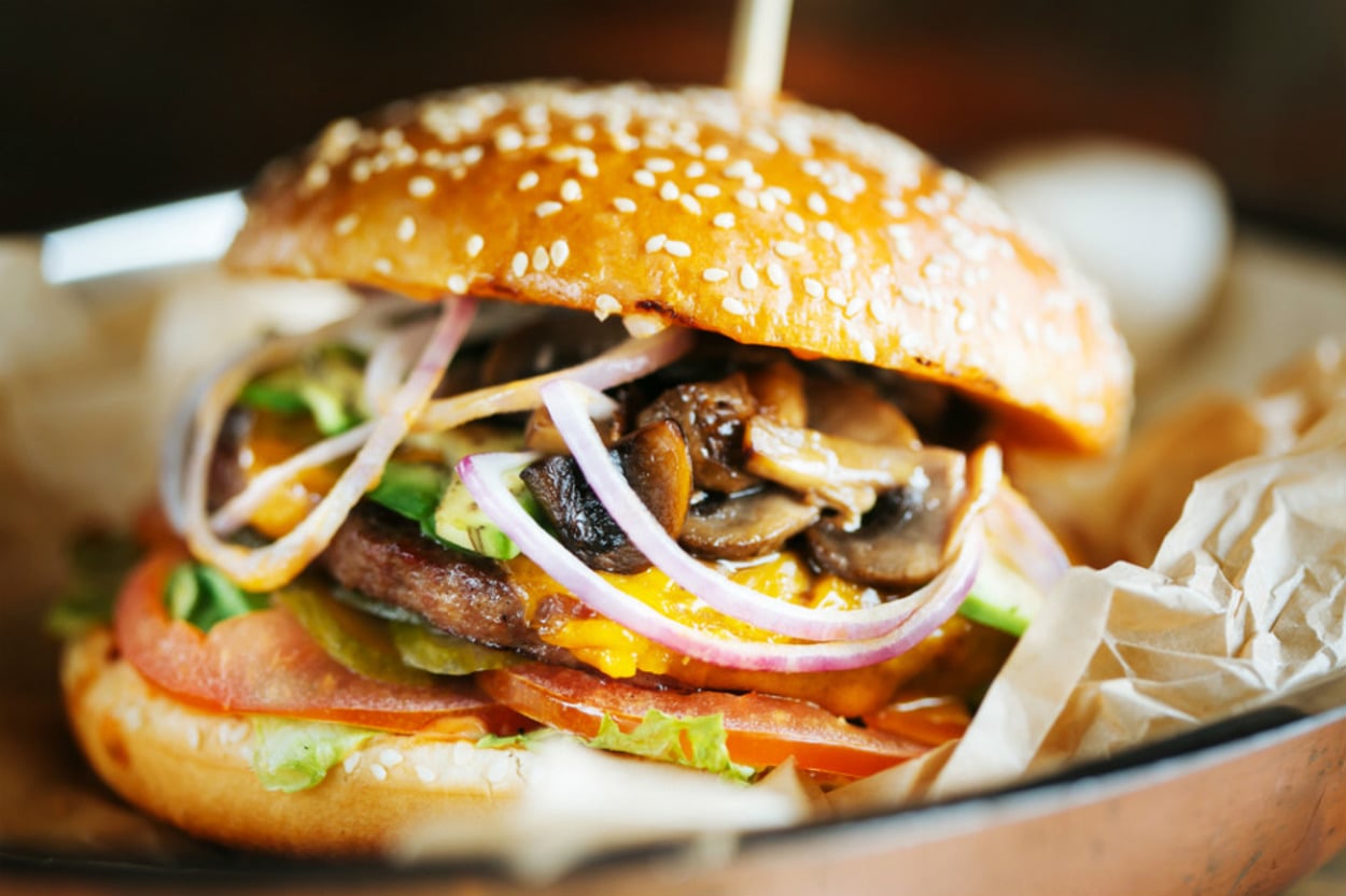 Olmaz Deme Mis Gibi Oluyor: Ev Yapımı Mantarlı Burger