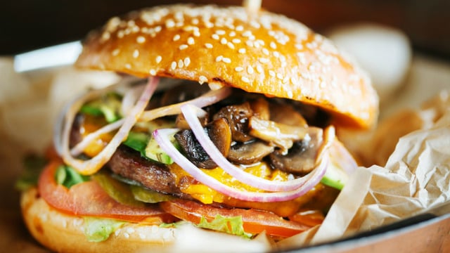 Olmaz Deme Mis Gibi Oluyor: Ev Yapımı Mantarlı Burger