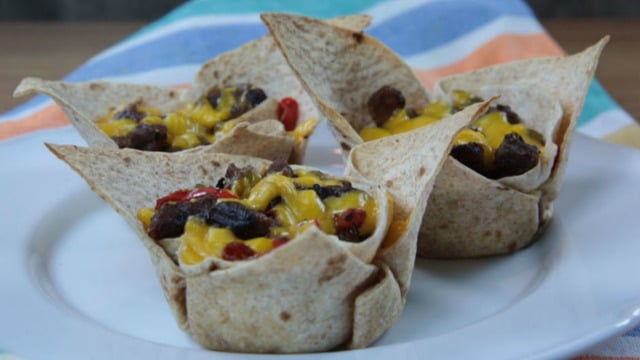 İçi Dolu Fıçıcık: Sebzeli Etli Tortilla Bohçaları