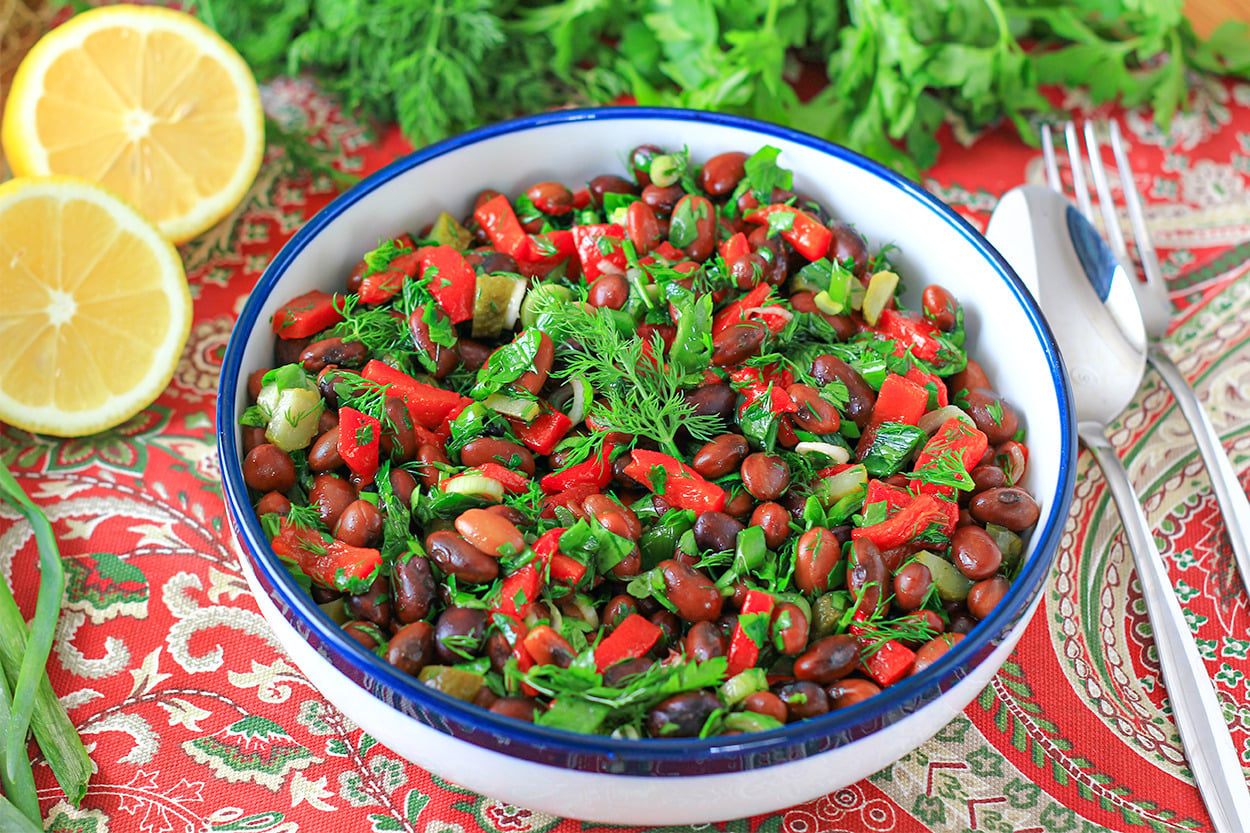 Renk Abidesi: Barbunya Salatası