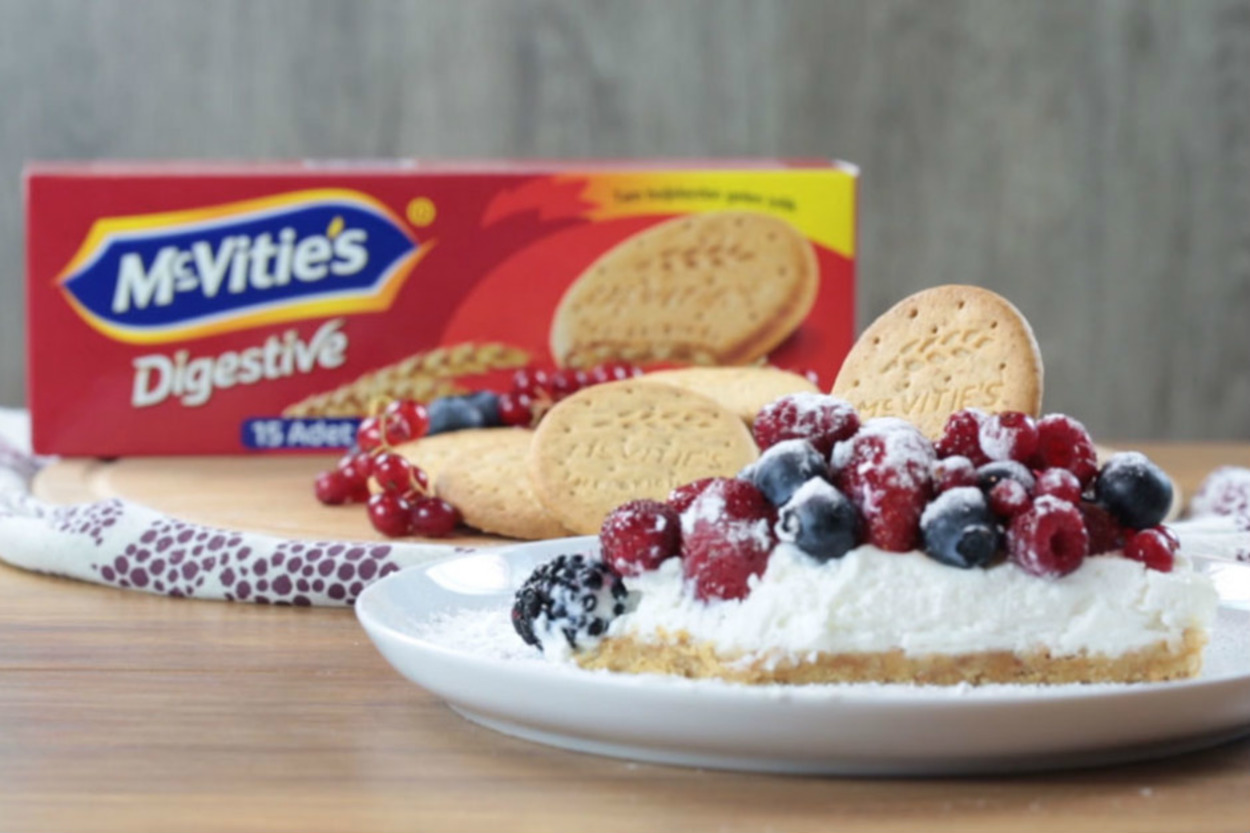 Güzeeel: Kırmızı Meyveli Cheesecake