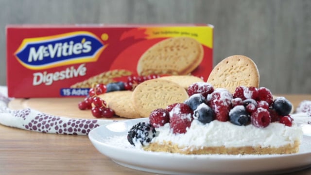 Güzeeel: Kırmızı Meyveli Cheesecake