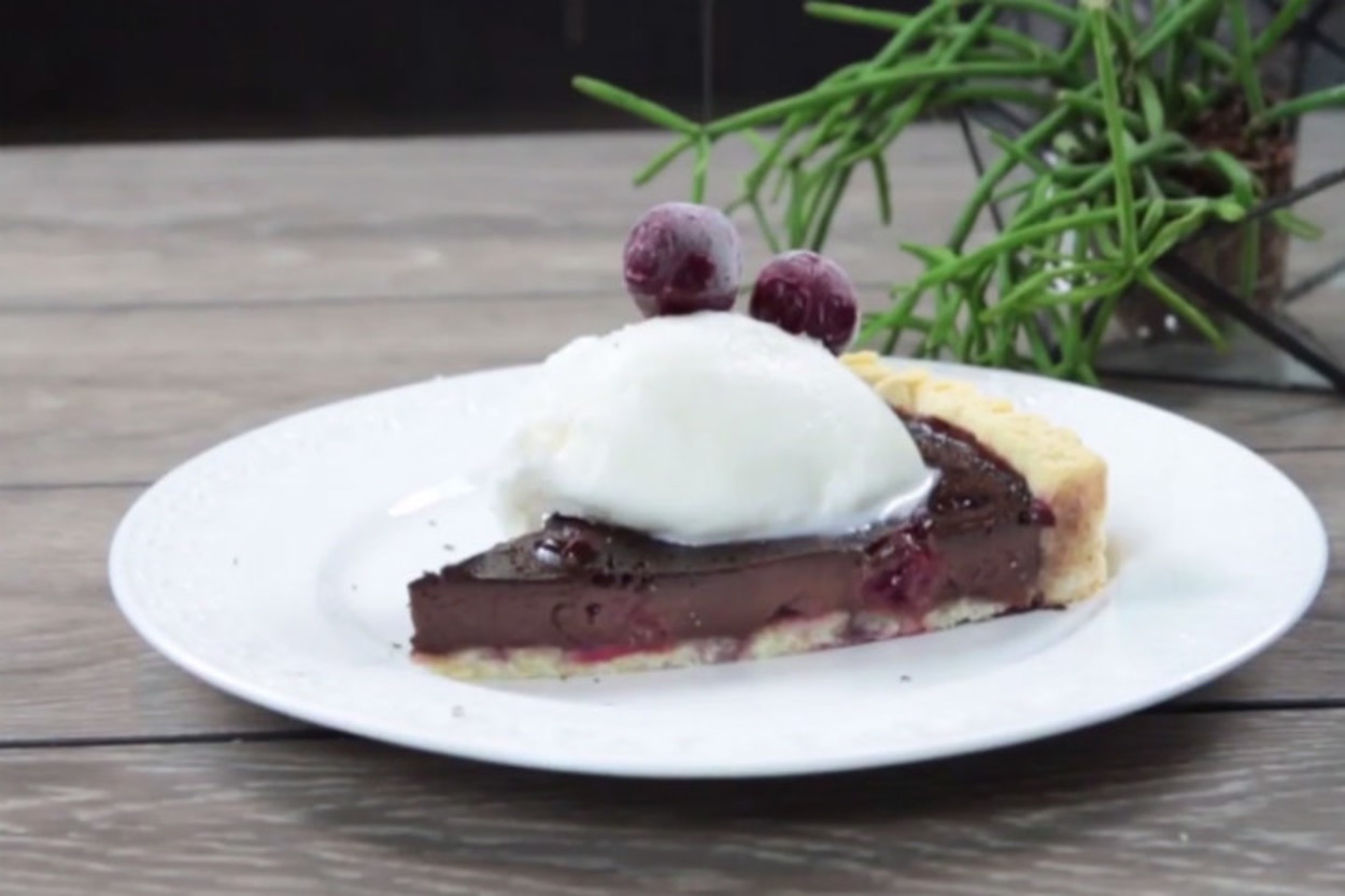 Masum Bir Kaçamak: Vişneli Çikolatalı Tart