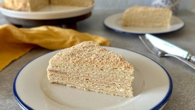 Tam Sekiz Katlı: Medovik (Ballı Pasta)