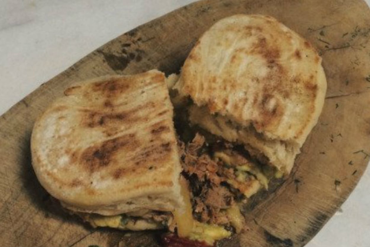 Ton Balığı Sürpriziyle: Guacamole Soslu Bazlama Sandviç