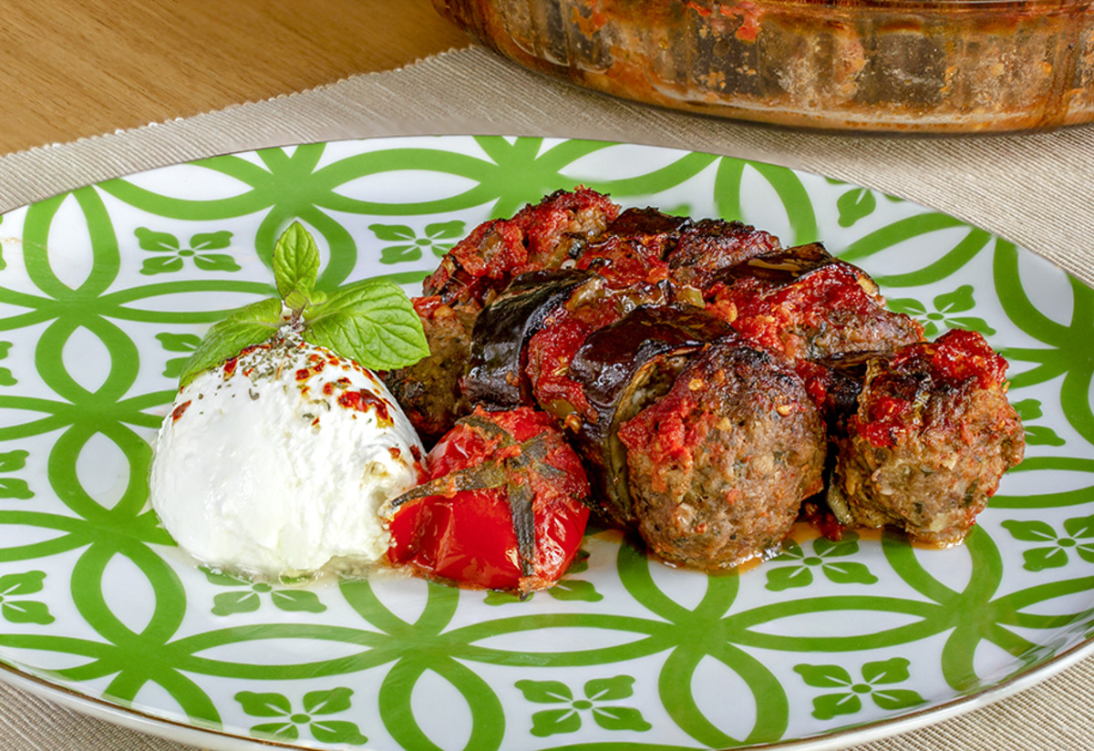Köfteler Yoğrulsun: Fırında Patlıcan Kebabı Tarifi