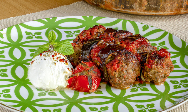 Köfteler Yoğrulsun: Fırında Patlıcan Kebabı