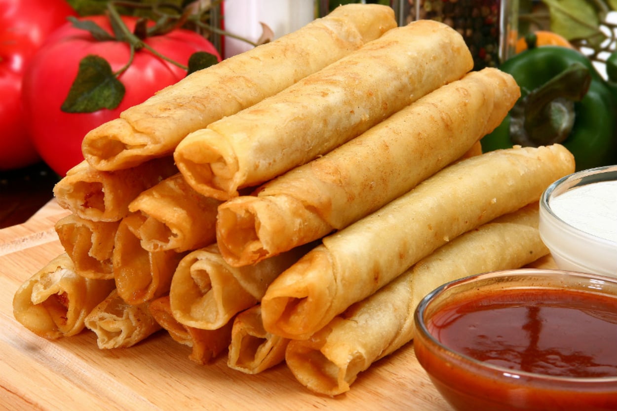 Adeta Meksikalı: Tavuklu Tortilla Böreği