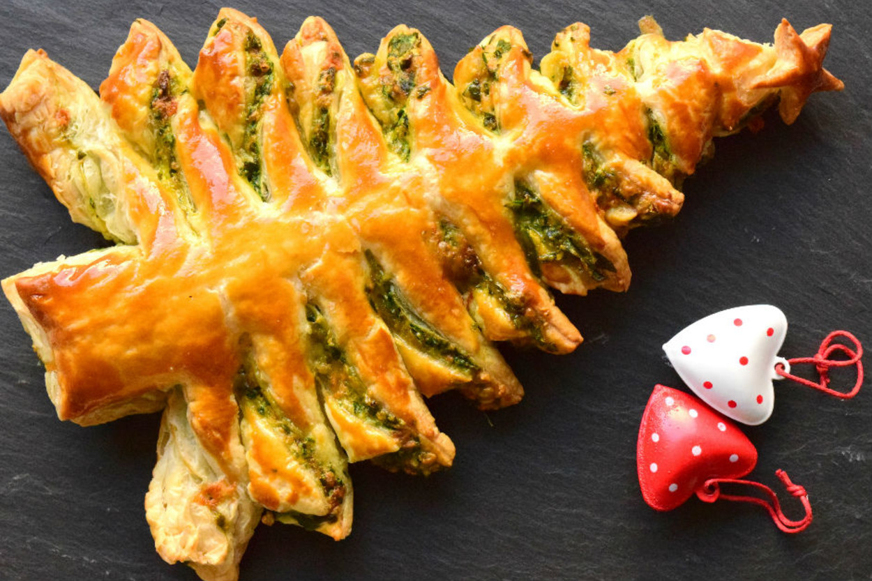 Yeni Yıl Coşkusu: Ispanaklı Çam Ağacı Milföy