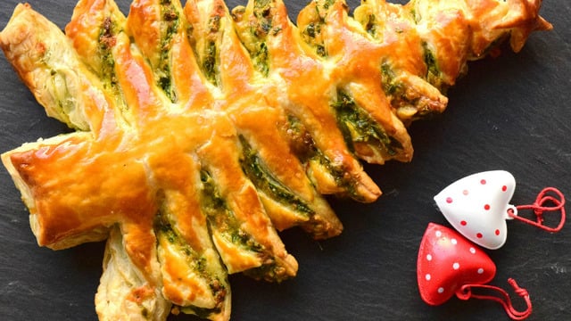 Yeni Yıl Coşkusu: Ispanaklı Çam Ağacı Milföy