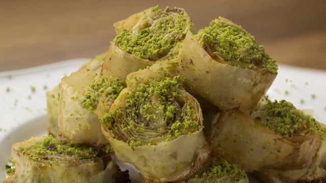 Kendini Baklava Sanıyor: Tahinli Fıstıklı Sarma