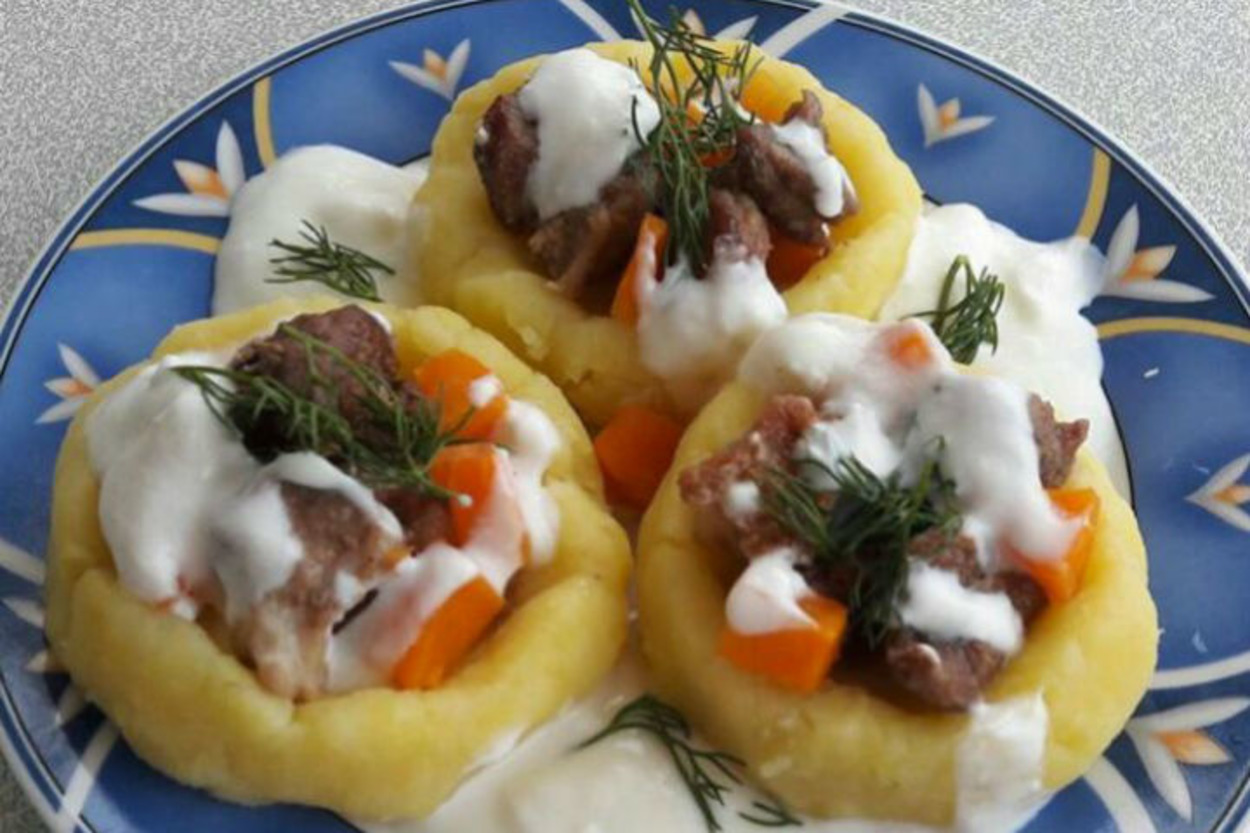 Yoğurt Bunu Sevdi: Patates Çanağında Etli Garnitür
