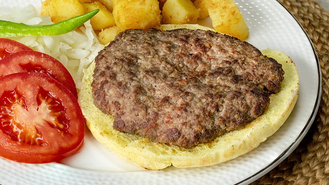 Boşnakların Dev Köftesi: Pleskavitsa