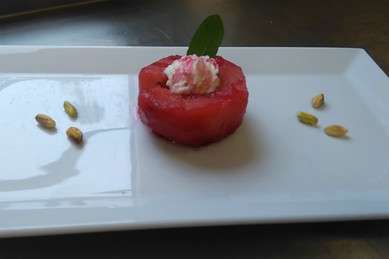 Üzerine de Kaymak: Aromalı Ayva Tatlısı