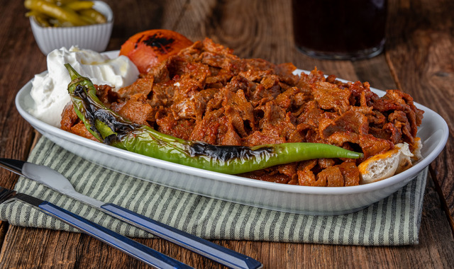 Dakikalar İçinde Hazır: Hazır Dönerden İskender